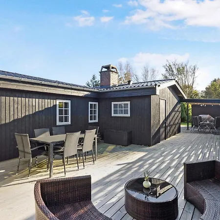 Lovely In 250 M To The Hals