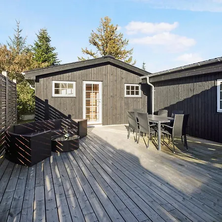 Feriehus Lovely In 250 M To The Hals